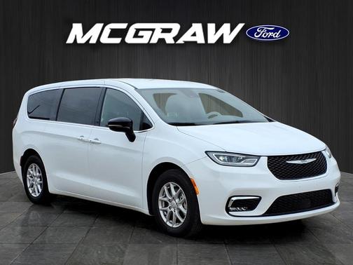 Bright White Clearcoat 2026 Chrysler Pacifica L