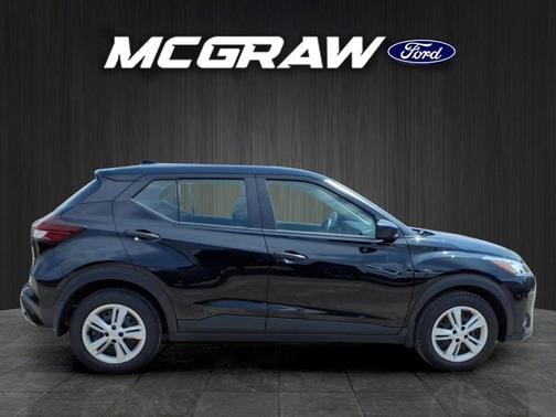 Super Black 2024 Nissan Kicks S
