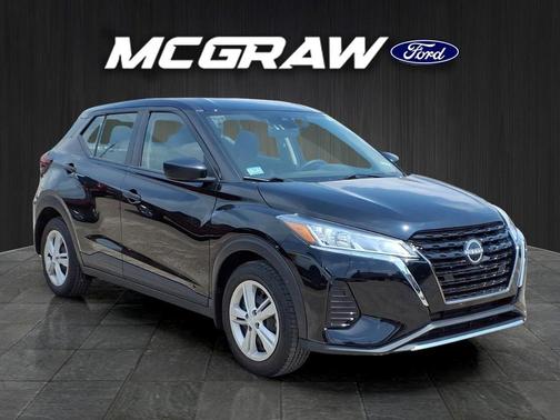 Super Black 2024 Nissan Kicks S