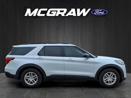 Space White Metallic 2026 Ford Explorer Active