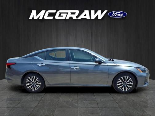 Gun Metallic 2025 Nissan Altima 2.5 SV