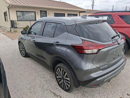 Gun Metallic 2022 Nissan Kicks SV