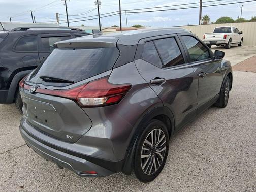 Gun Metallic 2022 Nissan Kicks SV