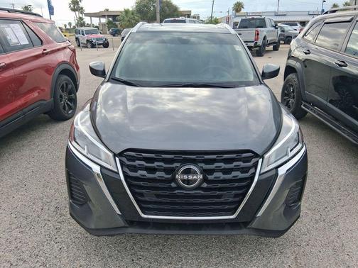 Gun Metallic 2022 Nissan Kicks SV