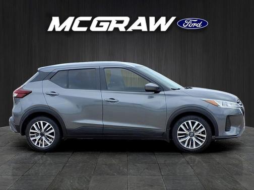 Gun Metallic 2022 Nissan Kicks SV