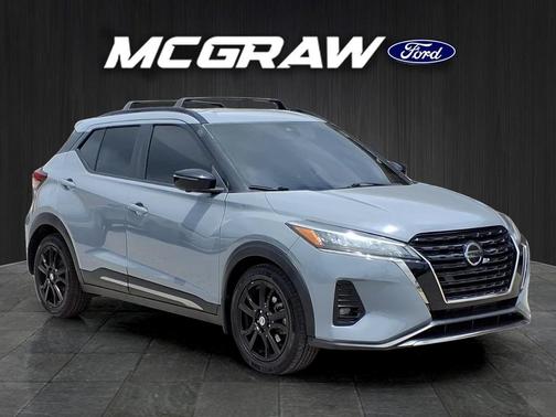 Boulder Gray Pearl 2021 Nissan Kicks SR