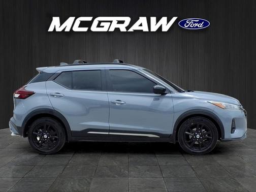 Boulder Gray Pearl 2021 Nissan Kicks SR