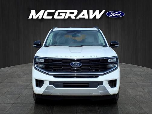 Star White Metallic Tri-Coat 2026 Ford Expedition Max Platinum