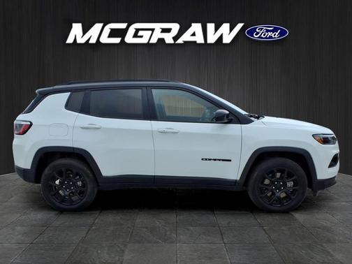 Bright White Clearcoat 2024 Jeep Compass Latitude