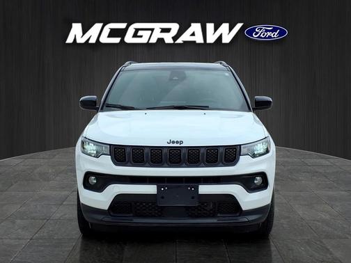 Bright White Clearcoat 2024 Jeep Compass Latitude