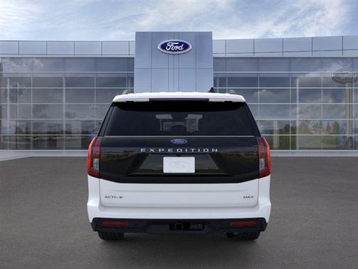 Star White Metallic Tri-Coat 2026 Ford Expedition Max Active 4x2