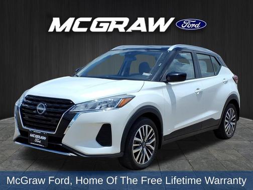 Aspen White 2022 Nissan Kicks SV