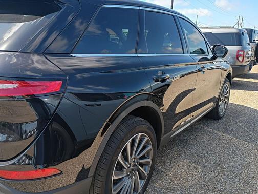 Infinite Black Metallic Clearcoat 2025 Lincoln Corsair Reserve