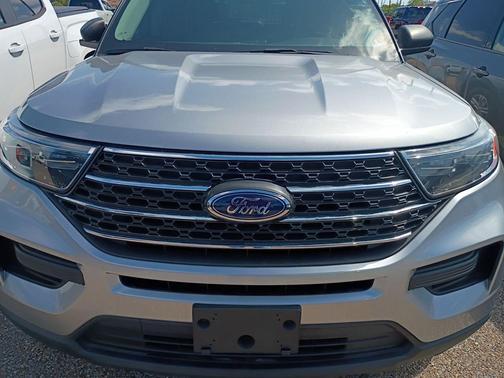 Iconic Silver Metallic 2023 Ford Explorer XLT