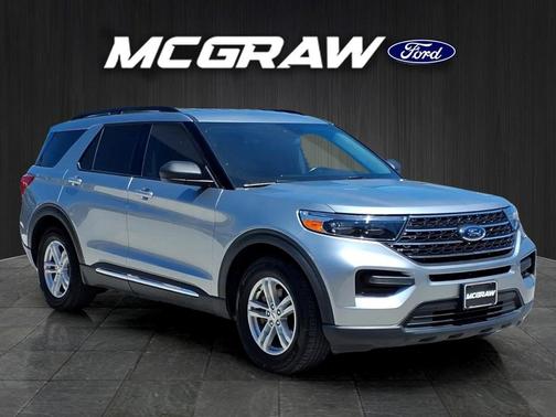 Iconic Silver Metallic 2023 Ford Explorer XLT