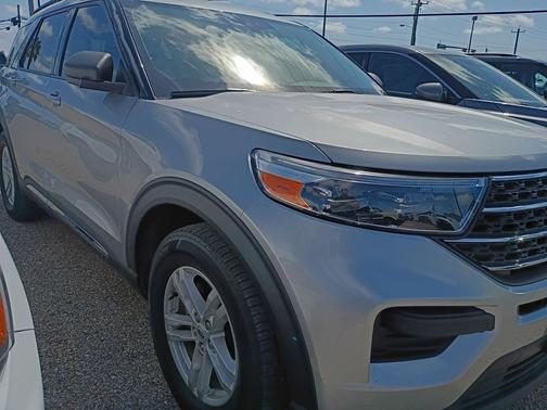 Iconic Silver Metallic 2023 Ford Explorer XLT