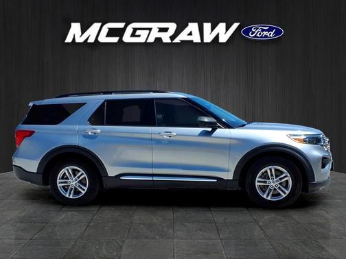 Iconic Silver Metallic 2023 Ford Explorer XLT