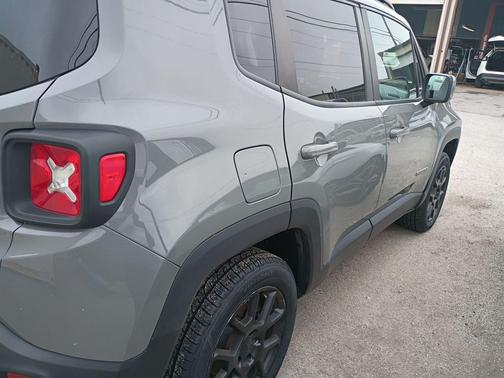Sting-Gray Clearcoat 2021 Jeep Renegade Latitude