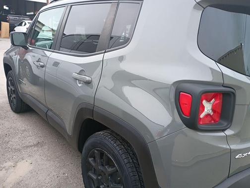 Sting-Gray Clearcoat 2021 Jeep Renegade Latitude