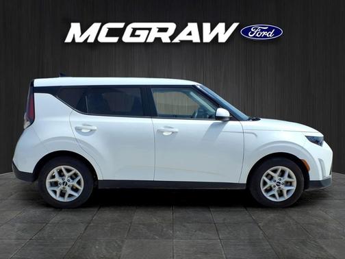 Snow White Pearl 2024 Kia Soul LX