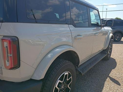Desert Sand 2025 Ford Bronco Outer Banks