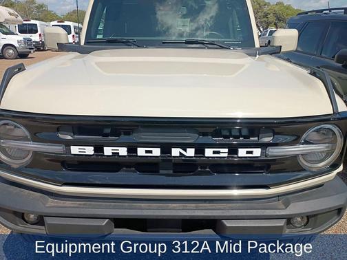 Desert Sand 2025 Ford Bronco Outer Banks
