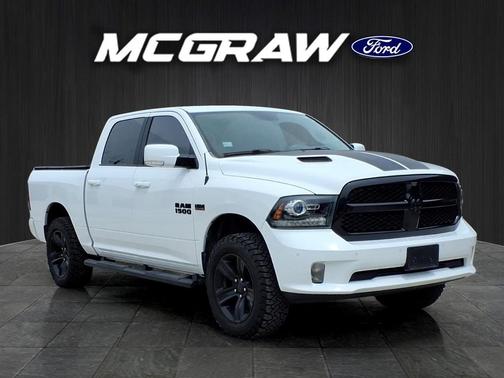 Bright White Clearcoat 2017 RAM 1500 Night Crew Cab 4x4 5'7' Box