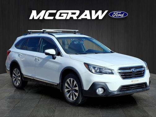 Crystal White Pearl 2019 Subaru Outback 2.5i Touring