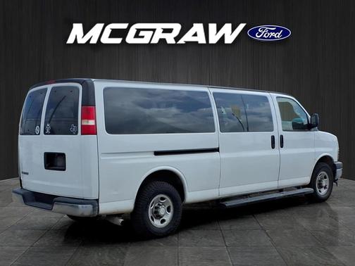 Summit White 2019 Chevrolet Express 3500 LT