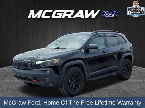 Diamond Black Crystal Pearlcoat 2019 Jeep Cherokee Trailhawk