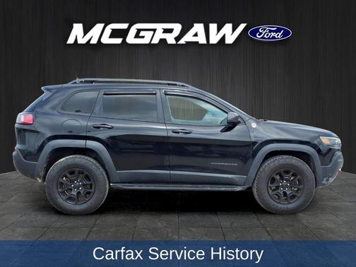 Diamond Black Crystal Pearlcoat 2019 Jeep Cherokee Trailhawk