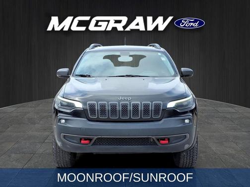 Diamond Black Crystal Pearlcoat 2019 Jeep Cherokee Trailhawk