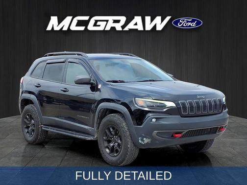 Diamond Black Crystal Pearlcoat 2019 Jeep Cherokee Trailhawk