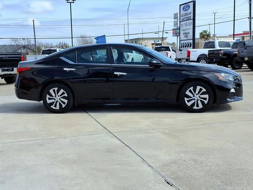 2022 Nissan Altima S FWD