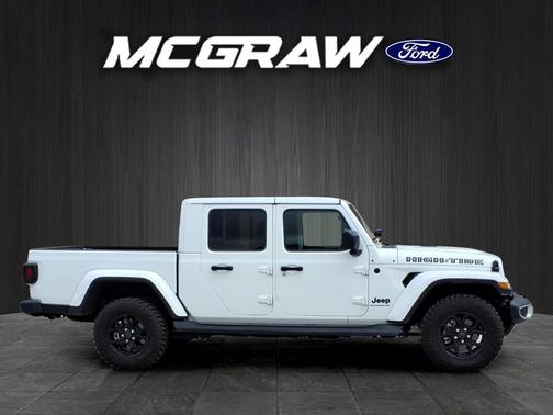 Bright White Clearcoat 2025 Jeep Gladiator High Tide