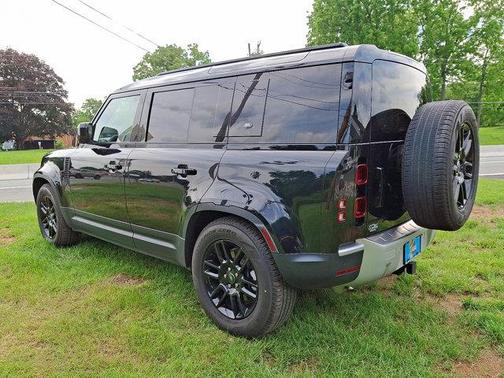 2023 Land Rover Defender 110 SE