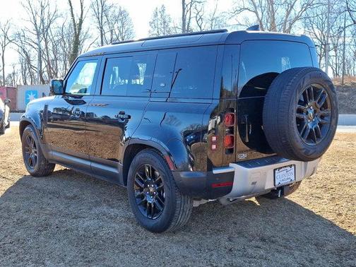 2023 Land Rover Defender 110 SE