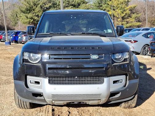 2023 Land Rover Defender 110 SE