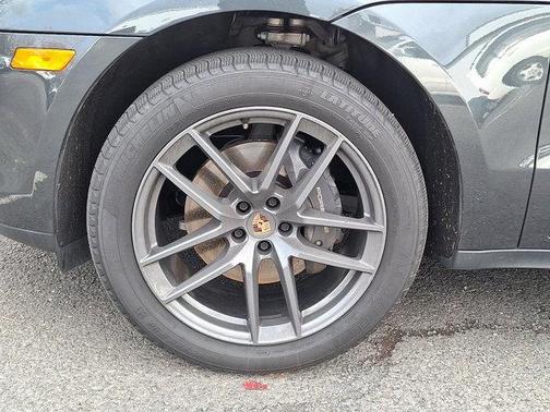 2024 Porsche Macan T