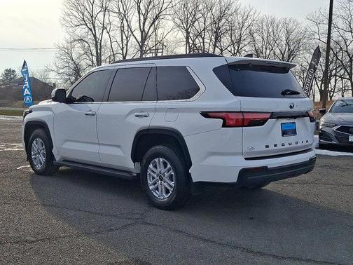 2023 Toyota Sequoia SR5