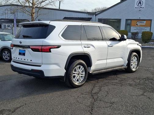 2023 Toyota Sequoia SR5
