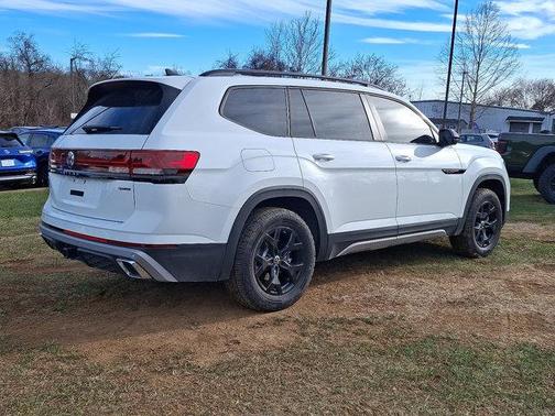 2025 Volkswagen Atlas 2.0T Peak Edition