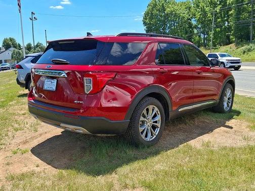 Rapid Red Metallic Tinted Clearcoat 2024 Ford Explorer XLT