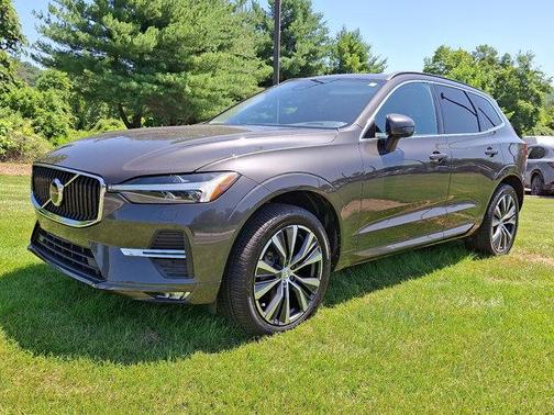 2022 Volvo XC60 B5 Momentum