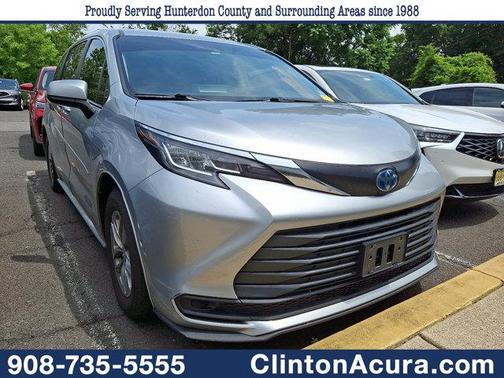 2023 Toyota Sienna LE