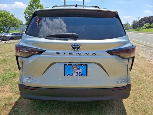2023 Toyota Sienna LE