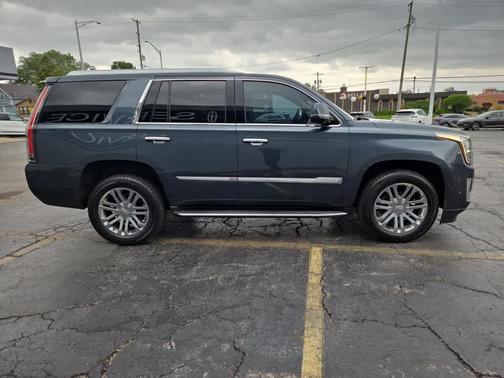 Shadow Metallic 2019 Cadillac Escalade Standard