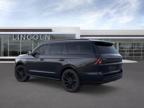 Infinite Black Metallic 2026 Lincoln Navigator Reserve