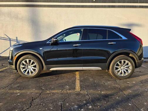 2023 Cadillac XT4 Premium Luxury