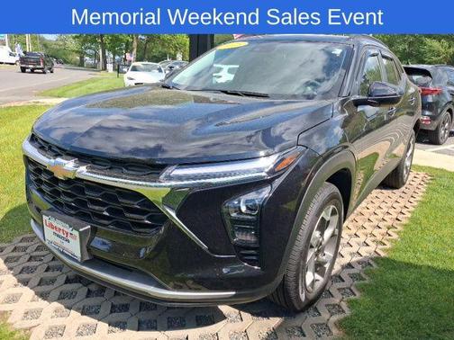 Mosaic Black Metallic 2025 Chevrolet Trax LT